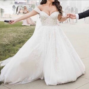 Wedding dress Designer: Ysa makino